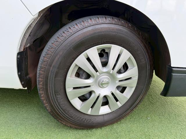 ＮＶ３５０キャラバンバン ロングＤＸディーゼルターボ　衝突軽減／純正ナビ／バックカメラ　衝突軽減ブレーキ／純正ナビ／バックカメラ／パワーウィンドウ／ディーゼルターボ／両側スライドドア／キーレス／ＥＴＣ／地デジ／６人乗り／ヘッドライトレベライザー／Ｂｌｕｅｔｏｏｔｈ／フルフラット／ＡＢＳ（33枚目）