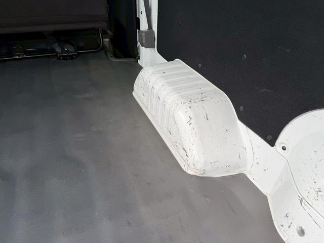 ＮＶ３５０キャラバンバン ロングＤＸディーゼルターボ　衝突軽減／純正ナビ／バックカメラ　衝突軽減ブレーキ／純正ナビ／バックカメラ／パワーウィンドウ／ディーゼルターボ／両側スライドドア／キーレス／ＥＴＣ／地デジ／６人乗り／ヘッドライトレベライザー／Ｂｌｕｅｔｏｏｔｈ／フルフラット／ＡＢＳ（52枚目）