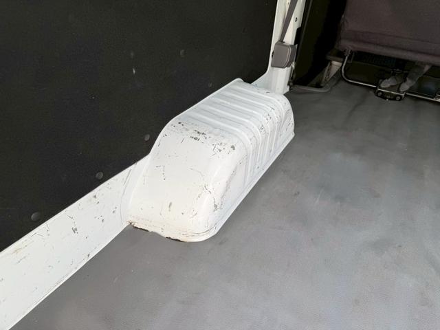 ＮＶ３５０キャラバンバン ロングＤＸディーゼルターボ　衝突軽減／純正ナビ／バックカメラ　衝突軽減ブレーキ／純正ナビ／バックカメラ／パワーウィンドウ／ディーゼルターボ／両側スライドドア／キーレス／ＥＴＣ／地デジ／６人乗り／ヘッドライトレベライザー／Ｂｌｕｅｔｏｏｔｈ／フルフラット／ＡＢＳ（53枚目）