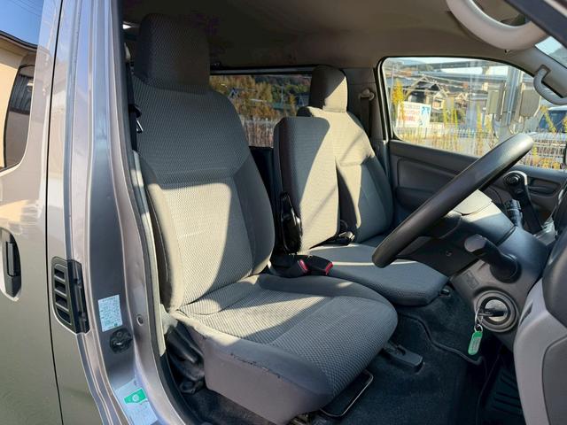 ＮＶ３５０キャラバンバン ロングＤＸ　両側スライドドア／パワーウィンドウ／キーレス　両側スライドドア／パワーウィンドウ／キーレス／ＥＴＣ／社外１５インチアルミ／６人乗り／ヘッドライトレベライザー／ＬＥＤヘッドライト／フルフラット／エアバック／パワステ／エアコン（13枚目）
