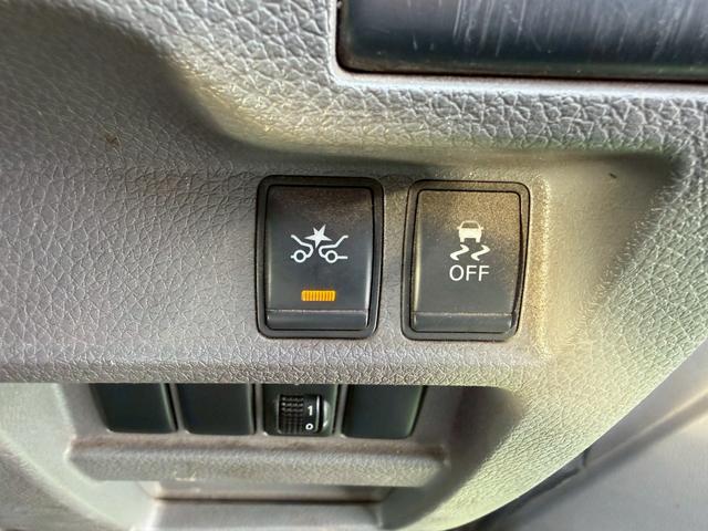 NV350キャラバンバン ロングDX 衝突軽減ブレーキ/9人乗り/ナビ/バックカメラ 衝突軽減ブレーキ/9人乗り/純正ナビ/バックカメラ/パワーウィンドウ/キーレス/地デジ/ETC/3列シート/スライドドア/ヘッドライトレベライザー/Bluetooth搭載/横滑り防止装置/フルフラット(8枚目)