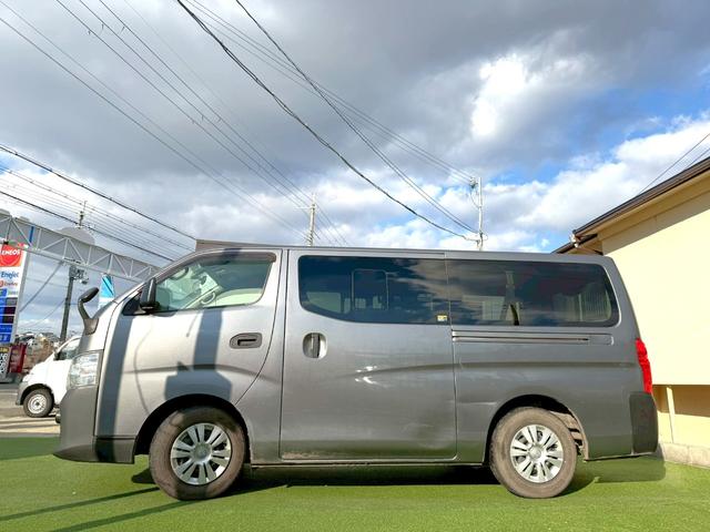NV350キャラバンバン ロングDX 衝突軽減ブレーキ/9人乗り/ナビ/バックカメラ 衝突軽減ブレーキ/9人乗り/純正ナビ/バックカメラ/パワーウィンドウ/キーレス/地デジ/ETC/3列シート/スライドドア/ヘッドライトレベライザー/Bluetooth搭載/横滑り防止装置/フルフラット(18枚目)