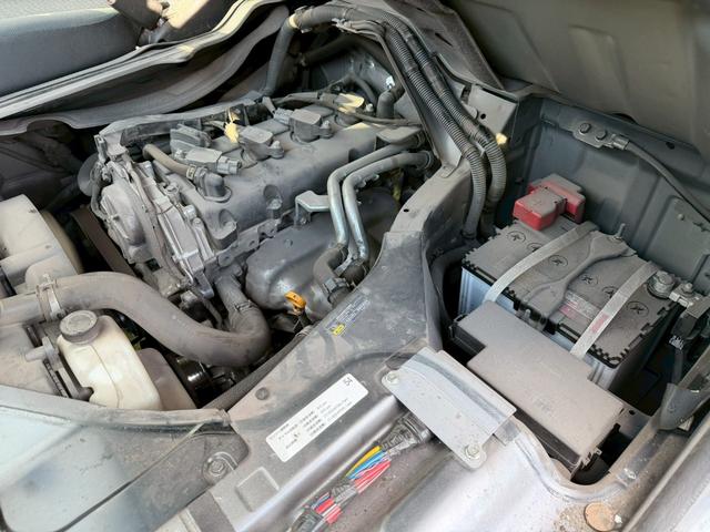 NV350キャラバンバン ロングDX 衝突軽減ブレーキ/9人乗り/ナビ/バックカメラ 衝突軽減ブレーキ/9人乗り/純正ナビ/バックカメラ/パワーウィンドウ/キーレス/地デジ/ETC/3列シート/スライドドア/ヘッドライトレベライザー/Bluetooth搭載/横滑り防止装置/フルフラット(22枚目)