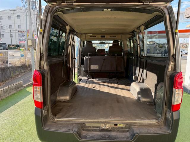 NV350キャラバンバン ロングDX 衝突軽減ブレーキ/9人乗り/ナビ/バックカメラ 衝突軽減ブレーキ/9人乗り/純正ナビ/バックカメラ/パワーウィンドウ/キーレス/地デジ/ETC/3列シート/スライドドア/ヘッドライトレベライザー/Bluetooth搭載/横滑り防止装置/フルフラット(53枚目)