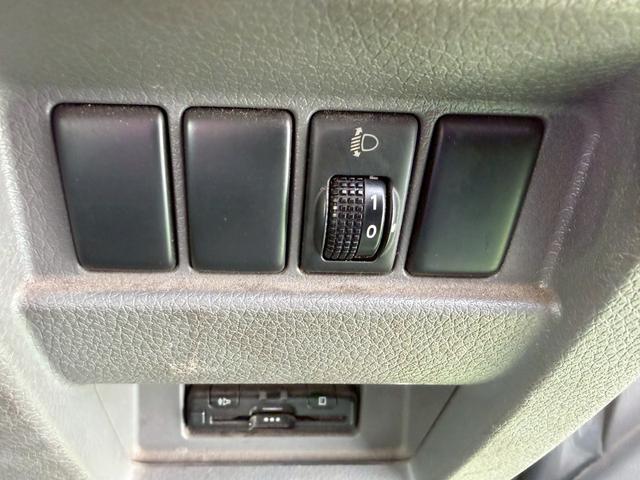 NV350キャラバンバン ロングDX 衝突軽減ブレーキ/9人乗り/ナビ/バックカメラ 衝突軽減ブレーキ/9人乗り/純正ナビ/バックカメラ/パワーウィンドウ/キーレス/地デジ/ETC/3列シート/スライドドア/ヘッドライトレベライザー/Bluetooth搭載/横滑り防止装置/フルフラット(55枚目)