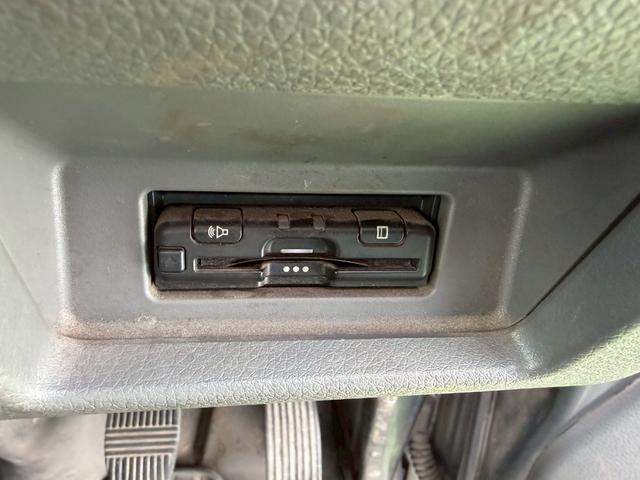 NV350キャラバンバン ロングDX 衝突軽減ブレーキ/9人乗り/ナビ/バックカメラ 衝突軽減ブレーキ/9人乗り/純正ナビ/バックカメラ/パワーウィンドウ/キーレス/地デジ/ETC/3列シート/スライドドア/ヘッドライトレベライザー/Bluetooth搭載/横滑り防止装置/フルフラット(56枚目)