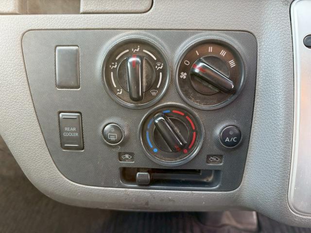 NV350キャラバンバン ロングDX 衝突軽減ブレーキ/9人乗り/ナビ/バックカメラ 衝突軽減ブレーキ/9人乗り/純正ナビ/バックカメラ/パワーウィンドウ/キーレス/地デジ/ETC/3列シート/スライドドア/ヘッドライトレベライザー/Bluetooth搭載/横滑り防止装置/フルフラット(64枚目)