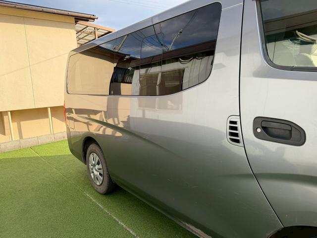 NV350キャラバンバン ロングDX 衝突軽減ブレーキ/9人乗り/ナビ/バックカメラ 衝突軽減ブレーキ/9人乗り/純正ナビ/バックカメラ/パワーウィンドウ/キーレス/地デジ/ETC/3列シート/スライドドア/ヘッドライトレベライザー/Bluetooth搭載/横滑り防止装置/フルフラット(67枚目)