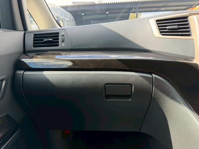 ヴェルファイア ２．４Ｚ　ゴールデンアイズ　クリアランスソナー　ハーフレザーシート　Ｗエアコン　両側パワースライドドア　クルーズコントロール　ＡＬＰＩＮＥフリップダウンモニター　ステアリングリモコン　Ｂｌｕｅｔｏｏｔｈ機能　バックカメラ　ＥＴＣ（41枚目）