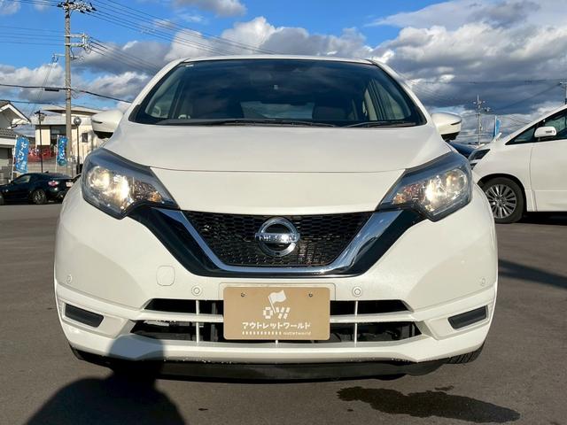 ノート Ｘ　アラウンドビューモニター　障害物センサー　衝突軽減ブレーキ　レーンキープアシスト　ＥＴＣ　Ｂｌｕｅｔｏｏｔｈ　オートライト　ＣＤ・ＤＶＤ　アイドリングストップ　横滑り防止機能　スマートキー（9枚目）