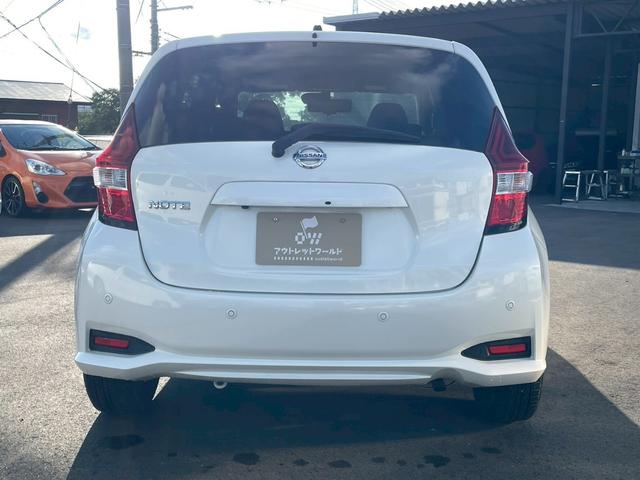 ノート Ｘ　アラウンドビューモニター　障害物センサー　衝突軽減ブレーキ　レーンキープアシスト　ＥＴＣ　Ｂｌｕｅｔｏｏｔｈ　オートライト　ＣＤ・ＤＶＤ　アイドリングストップ　横滑り防止機能　スマートキー（12枚目）