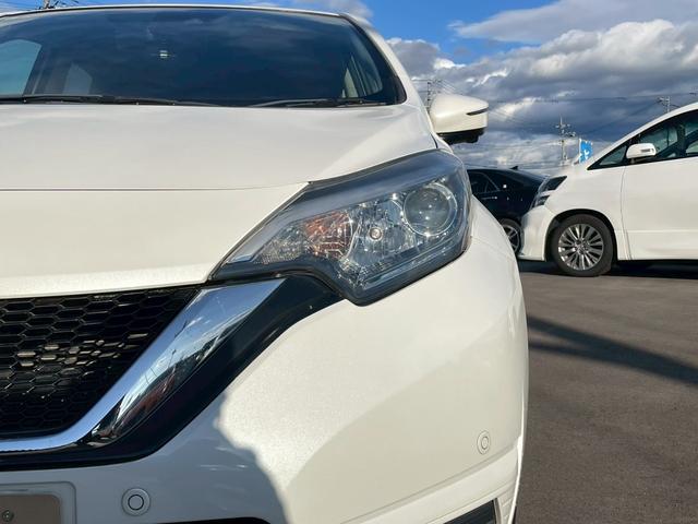 ノート Ｘ　アラウンドビューモニター　障害物センサー　衝突軽減ブレーキ　レーンキープアシスト　ＥＴＣ　Ｂｌｕｅｔｏｏｔｈ　オートライト　ＣＤ・ＤＶＤ　アイドリングストップ　横滑り防止機能　スマートキー（17枚目）