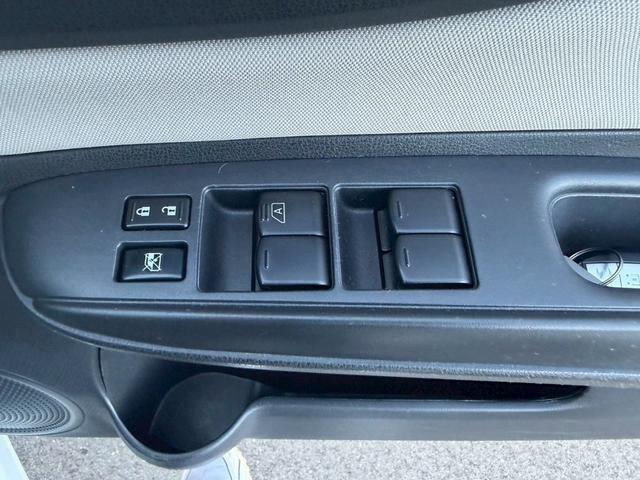ノート Ｘ　アラウンドビューモニター　障害物センサー　衝突軽減ブレーキ　レーンキープアシスト　ＥＴＣ　Ｂｌｕｅｔｏｏｔｈ　オートライト　ＣＤ・ＤＶＤ　アイドリングストップ　横滑り防止機能　スマートキー（28枚目）