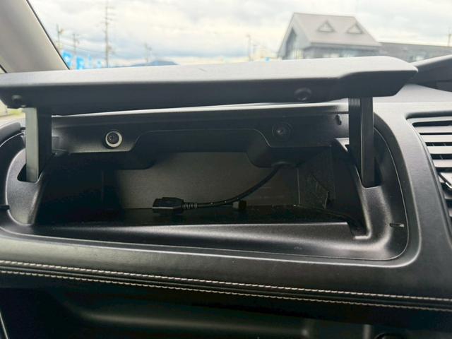 セレナ ｅ－パワー　ハイウェイスターＶ　クルーズコントロール　全周囲カメラ　ステアリングリモコン　両側パワースライドドア　バックカメラ　フルセグ　ＤＶＤ／ＣＤ　衝突軽減ブレーキ　障害物センサー　パーキングアシスト　スマートキー電動格納ミラー（46枚目）