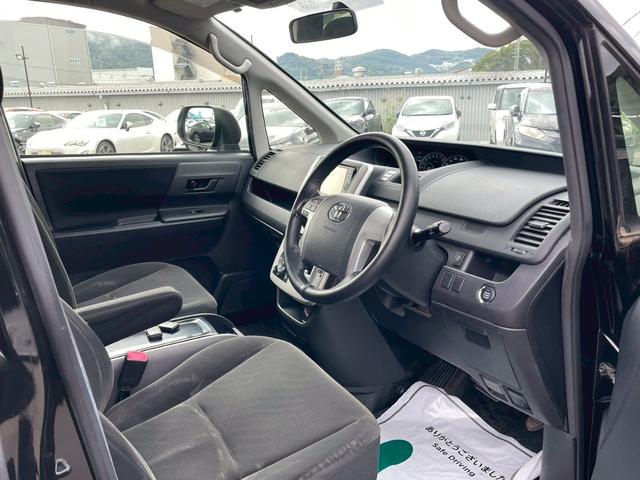 ヴォクシー X Lエディション 車両品質評価書付 フリップダウンモニター 両側パワースライドドア Bluetooth機能 バックカメラ ETC テレビ機能 オートライト ステアリングリモコン スマートキー ナビ機能 電動格納ミラー(40枚目)