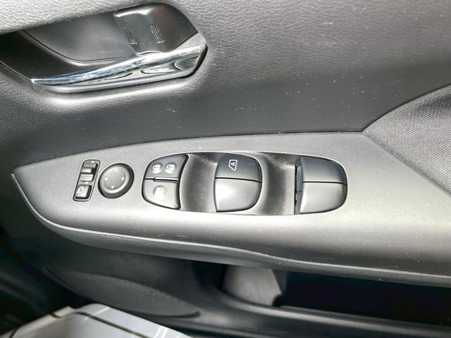 セレナ e-パワー ハイウェイスターV 車両品質評価書付 アラウンドビューモニター ステアリングヒーター 両側パワースライドドア シートヒーター ステアリングリモコン エマージェンシーブレーキ Bluetooth クルーズコントロール(29枚目)
