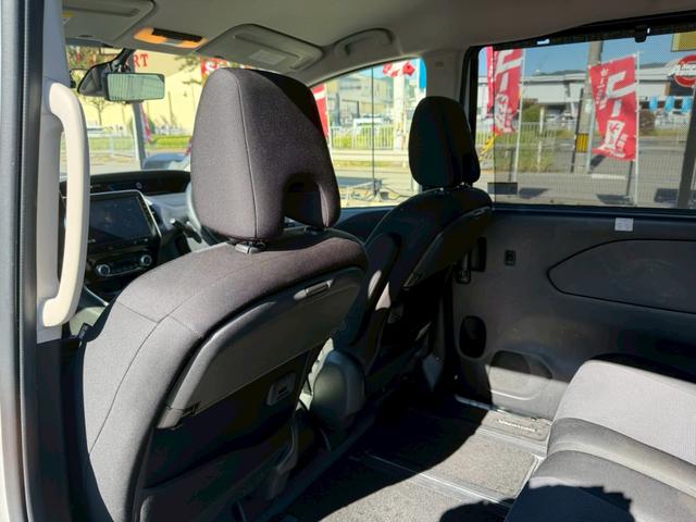 セレナ e-パワー XV 車両品質評価付 ナビゲーション フロントカメラ サイドカメラ バックカメラ 全周囲カメラ クルーズコントロール 電動スライドドア フルセグ スマートキー 障害物センサー ステアリングリモコン ETC(67枚目)