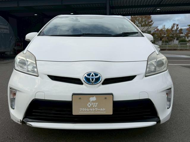 プリウス Ｓ　車両品質評価書付／バックカメラ／スマートキー／スペアキー有り／オートライト／全席パワーウィンド―／シガーソケット／電動格納ミラー／エアコン機能／取説付き／ハイブリッド車／（8枚目）