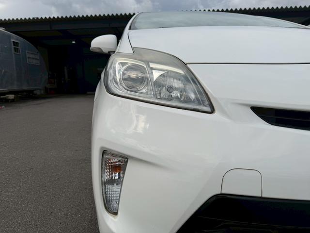 プリウス Ｓ　車両品質評価書付／バックカメラ／スマートキー／スペアキー有り／オートライト／全席パワーウィンド―／シガーソケット／電動格納ミラー／エアコン機能／取説付き／ハイブリッド車／（16枚目）