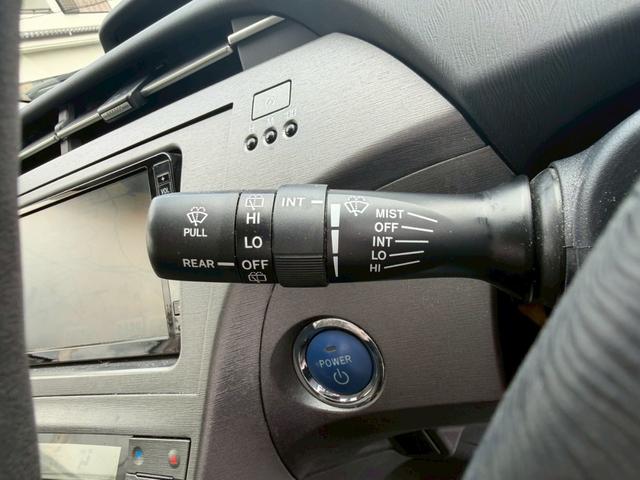 プリウス Ｓ　車両品質評価書付／バックカメラ／スマートキー／スペアキー有り／オートライト／全席パワーウィンド―／シガーソケット／電動格納ミラー／エアコン機能／取説付き／ハイブリッド車／（27枚目）