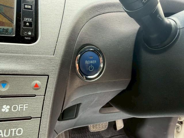 プリウス Ｓ　車両品質評価書付／バックカメラ／スマートキー／スペアキー有り／オートライト／全席パワーウィンド―／シガーソケット／電動格納ミラー／エアコン機能／取説付き／ハイブリッド車／（29枚目）