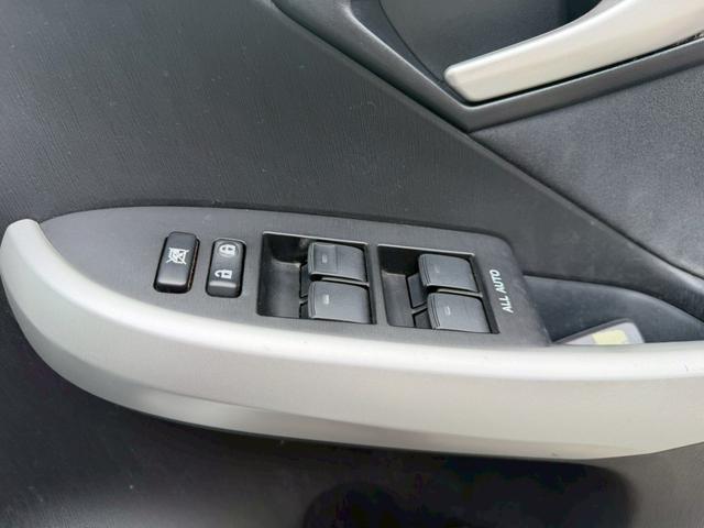 プリウス Ｓ　車両品質評価書付／バックカメラ／スマートキー／スペアキー有り／オートライト／全席パワーウィンド―／シガーソケット／電動格納ミラー／エアコン機能／取説付き／ハイブリッド車／（32枚目）