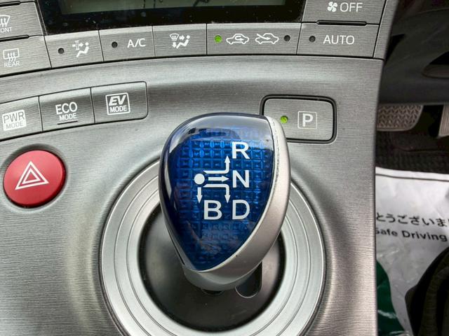 プリウス Ｓ　車両品質評価書付／バックカメラ／スマートキー／スペアキー有り／オートライト／全席パワーウィンド―／シガーソケット／電動格納ミラー／エアコン機能／取説付き／ハイブリッド車／（38枚目）