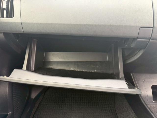 プリウス Ｓ　車両品質評価書付／バックカメラ／スマートキー／スペアキー有り／オートライト／全席パワーウィンド―／シガーソケット／電動格納ミラー／エアコン機能／取説付き／ハイブリッド車／（44枚目）