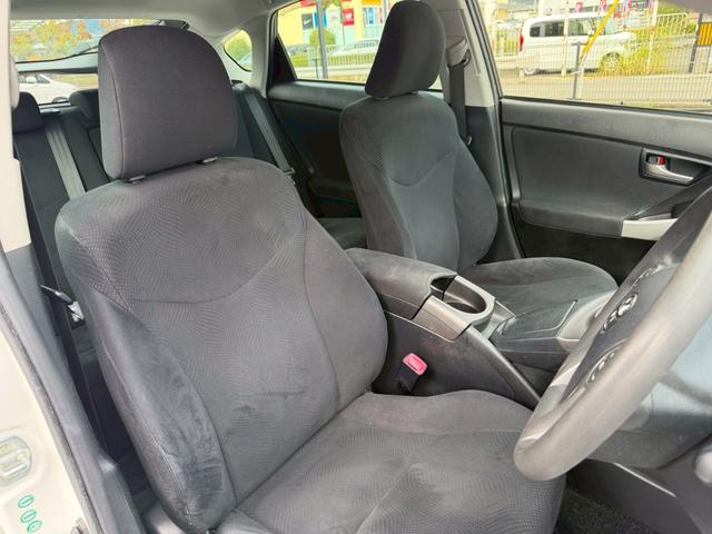 プリウス Ｓ　車両品質評価書付／バックカメラ／スマートキー／スペアキー有り／オートライト／全席パワーウィンド―／シガーソケット／電動格納ミラー／エアコン機能／取説付き／ハイブリッド車／（47枚目）