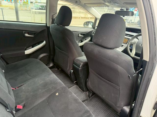 プリウス Ｓ　車両品質評価書付／バックカメラ／スマートキー／スペアキー有り／オートライト／全席パワーウィンド―／シガーソケット／電動格納ミラー／エアコン機能／取説付き／ハイブリッド車／（52枚目）