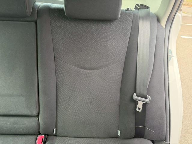 プリウス Ｓ　車両品質評価書付／バックカメラ／スマートキー／スペアキー有り／オートライト／全席パワーウィンド―／シガーソケット／電動格納ミラー／エアコン機能／取説付き／ハイブリッド車／（68枚目）