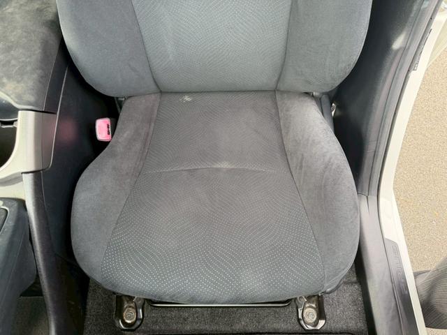 プリウス Ｓ　車両品質評価書付／バックカメラ／スマートキー／スペアキー有り／オートライト／全席パワーウィンド―／シガーソケット／電動格納ミラー／エアコン機能／取説付き／ハイブリッド車／（74枚目）