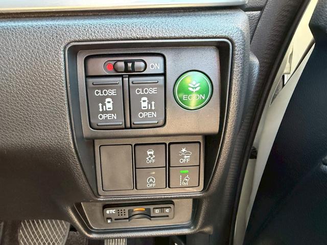 オデッセイ アブソルート・２０ｔｈアニバーサリーパッケージ　車両品質評価書付き　フリップダウンモニター　Ｂｌｕｅｔｏｏｔｈ機能　Ｗエアコン　両側パワースライドドア　クルーズコントロール　車線逸脱防止機能　衝突軽減ブレーキ　ステアリングリモコン　バックカメラ（29枚目）