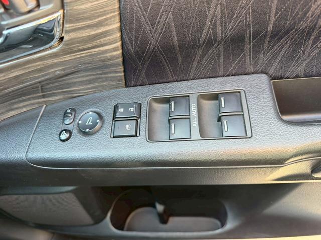 オデッセイ アブソルート・２０ｔｈアニバーサリーパッケージ　車両品質評価書付き　フリップダウンモニター　Ｂｌｕｅｔｏｏｔｈ機能　Ｗエアコン　両側パワースライドドア　クルーズコントロール　車線逸脱防止機能　衝突軽減ブレーキ　ステアリングリモコン　バックカメラ（31枚目）