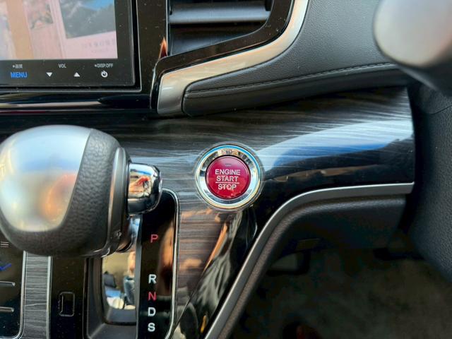 オデッセイ アブソルート・２０ｔｈアニバーサリーパッケージ　車両品質評価書付き　フリップダウンモニター　Ｂｌｕｅｔｏｏｔｈ機能　Ｗエアコン　両側パワースライドドア　クルーズコントロール　車線逸脱防止機能　衝突軽減ブレーキ　ステアリングリモコン　バックカメラ（32枚目）