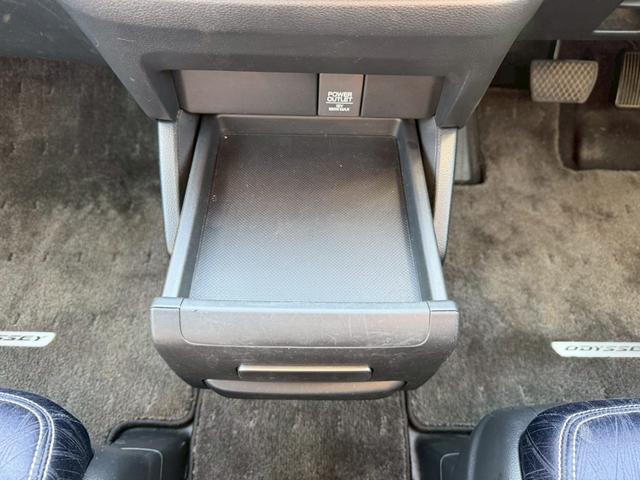 オデッセイ アブソルート・２０ｔｈアニバーサリーパッケージ　車両品質評価書付き　フリップダウンモニター　Ｂｌｕｅｔｏｏｔｈ機能　Ｗエアコン　両側パワースライドドア　クルーズコントロール　車線逸脱防止機能　衝突軽減ブレーキ　ステアリングリモコン　バックカメラ（42枚目）