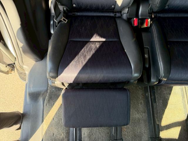 オデッセイ アブソルート・２０ｔｈアニバーサリーパッケージ　車両品質評価書付き　フリップダウンモニター　Ｂｌｕｅｔｏｏｔｈ機能　Ｗエアコン　両側パワースライドドア　クルーズコントロール　車線逸脱防止機能　衝突軽減ブレーキ　ステアリングリモコン　バックカメラ（55枚目）