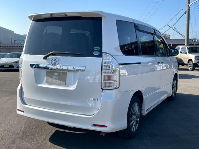 ヴォクシー ＺＳ　煌Ｚ　車両品質評価書付　ナビゲーション　バックカメラ　フルセグチューナー　ＣＤ　両側パワースライドドア　Ｂｌｕｅｔｏｏｔｈ　ステアリングリモコン　スマートキー　スライドドア　電動格納ミラー全席パワーウインド（11枚目）