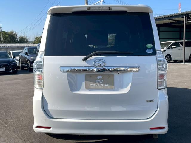 ヴォクシー ＺＳ　煌Ｚ　車両品質評価書付　ナビゲーション　バックカメラ　フルセグチューナー　ＣＤ　両側パワースライドドア　Ｂｌｕｅｔｏｏｔｈ　ステアリングリモコン　スマートキー　スライドドア　電動格納ミラー全席パワーウインド（12枚目）