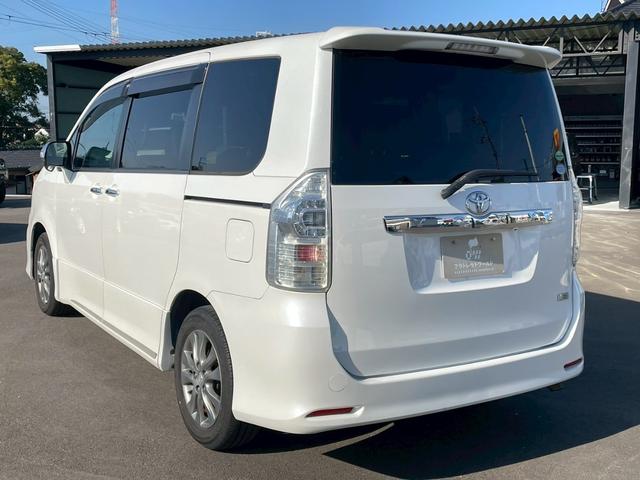 ヴォクシー ＺＳ　煌Ｚ　車両品質評価書付　ナビゲーション　バックカメラ　フルセグチューナー　ＣＤ　両側パワースライドドア　Ｂｌｕｅｔｏｏｔｈ　ステアリングリモコン　スマートキー　スライドドア　電動格納ミラー全席パワーウインド（13枚目）