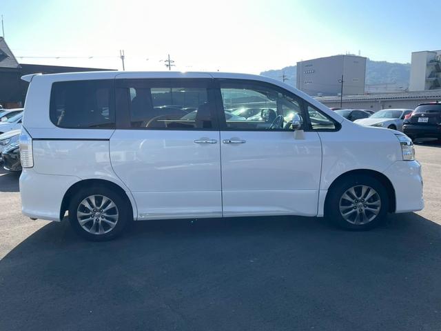 ヴォクシー ＺＳ　煌Ｚ　車両品質評価書付　ナビゲーション　バックカメラ　フルセグチューナー　ＣＤ　両側パワースライドドア　Ｂｌｕｅｔｏｏｔｈ　ステアリングリモコン　スマートキー　スライドドア　電動格納ミラー全席パワーウインド（15枚目）