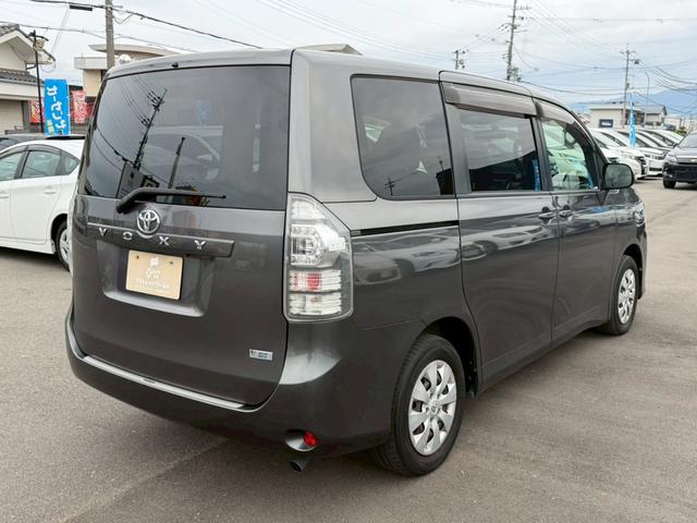 ヴォクシー Ｘ　Ｌエディション　車両品質評価書付き　バックカメラ　オートライト　ＥＴＣ　テレビ機能　スマートキー　パワースライドドア　全席パワーウィンド―　電動格納ミラー　ステアリングリモコン　テレビキット（8枚目）