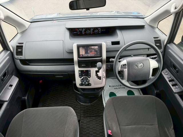 ヴォクシー Ｘ　Ｌエディション　車両品質評価書付き　バックカメラ　オートライト　ＥＴＣ　テレビ機能　スマートキー　パワースライドドア　全席パワーウィンド―　電動格納ミラー　ステアリングリモコン　テレビキット（18枚目）