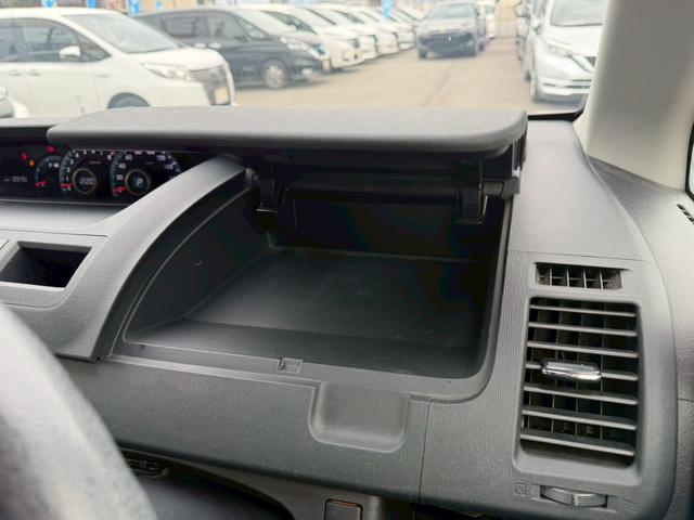 ヴォクシー Ｘ　Ｌエディション　車両品質評価書付き　バックカメラ　オートライト　ＥＴＣ　テレビ機能　スマートキー　パワースライドドア　全席パワーウィンド―　電動格納ミラー　ステアリングリモコン　テレビキット（26枚目）