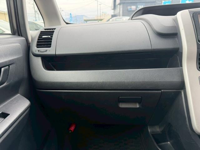 ヴォクシー Ｘ　Ｌエディション　車両品質評価書付き　バックカメラ　オートライト　ＥＴＣ　テレビ機能　スマートキー　パワースライドドア　全席パワーウィンド―　電動格納ミラー　ステアリングリモコン　テレビキット（35枚目）