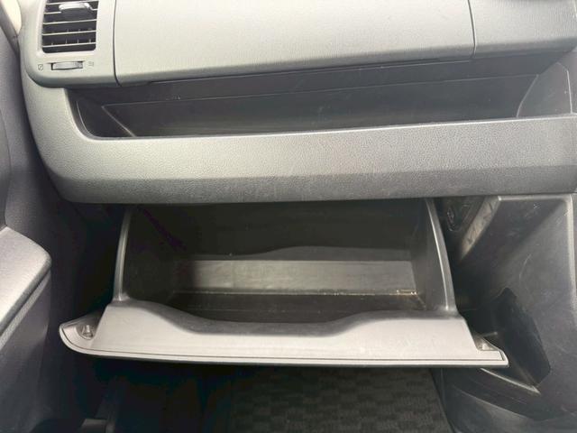 ヴォクシー Ｘ　Ｌエディション　車両品質評価書付き　バックカメラ　オートライト　ＥＴＣ　テレビ機能　スマートキー　パワースライドドア　全席パワーウィンド―　電動格納ミラー　ステアリングリモコン　テレビキット（37枚目）