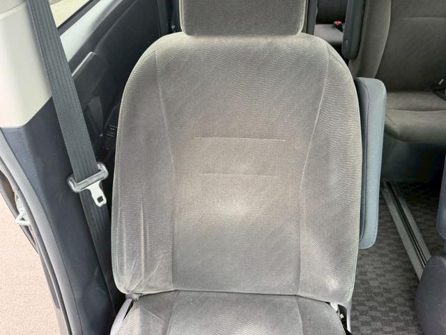 ヴォクシー Ｘ　Ｌエディション　車両品質評価書付き　バックカメラ　オートライト　ＥＴＣ　テレビ機能　スマートキー　パワースライドドア　全席パワーウィンド―　電動格納ミラー　ステアリングリモコン　テレビキット（41枚目）