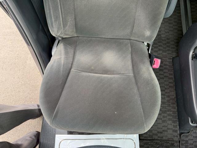 ヴォクシー Ｘ　Ｌエディション　車両品質評価書付き　バックカメラ　オートライト　ＥＴＣ　テレビ機能　スマートキー　パワースライドドア　全席パワーウィンド―　電動格納ミラー　ステアリングリモコン　テレビキット（42枚目）