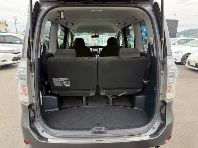 ヴォクシー Ｘ　Ｌエディション　車両品質評価書付き　バックカメラ　オートライト　ＥＴＣ　テレビ機能　スマートキー　パワースライドドア　全席パワーウィンド―　電動格納ミラー　ステアリングリモコン　テレビキット（52枚目）