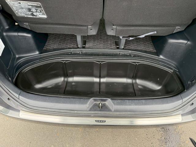 ヴォクシー Ｘ　Ｌエディション　車両品質評価書付き　バックカメラ　オートライト　ＥＴＣ　テレビ機能　スマートキー　パワースライドドア　全席パワーウィンド―　電動格納ミラー　ステアリングリモコン　テレビキット（53枚目）